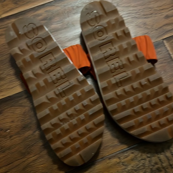Selling a gently worn pair of Sorel slides. I love the color and comfort. - Picture 3 of 3